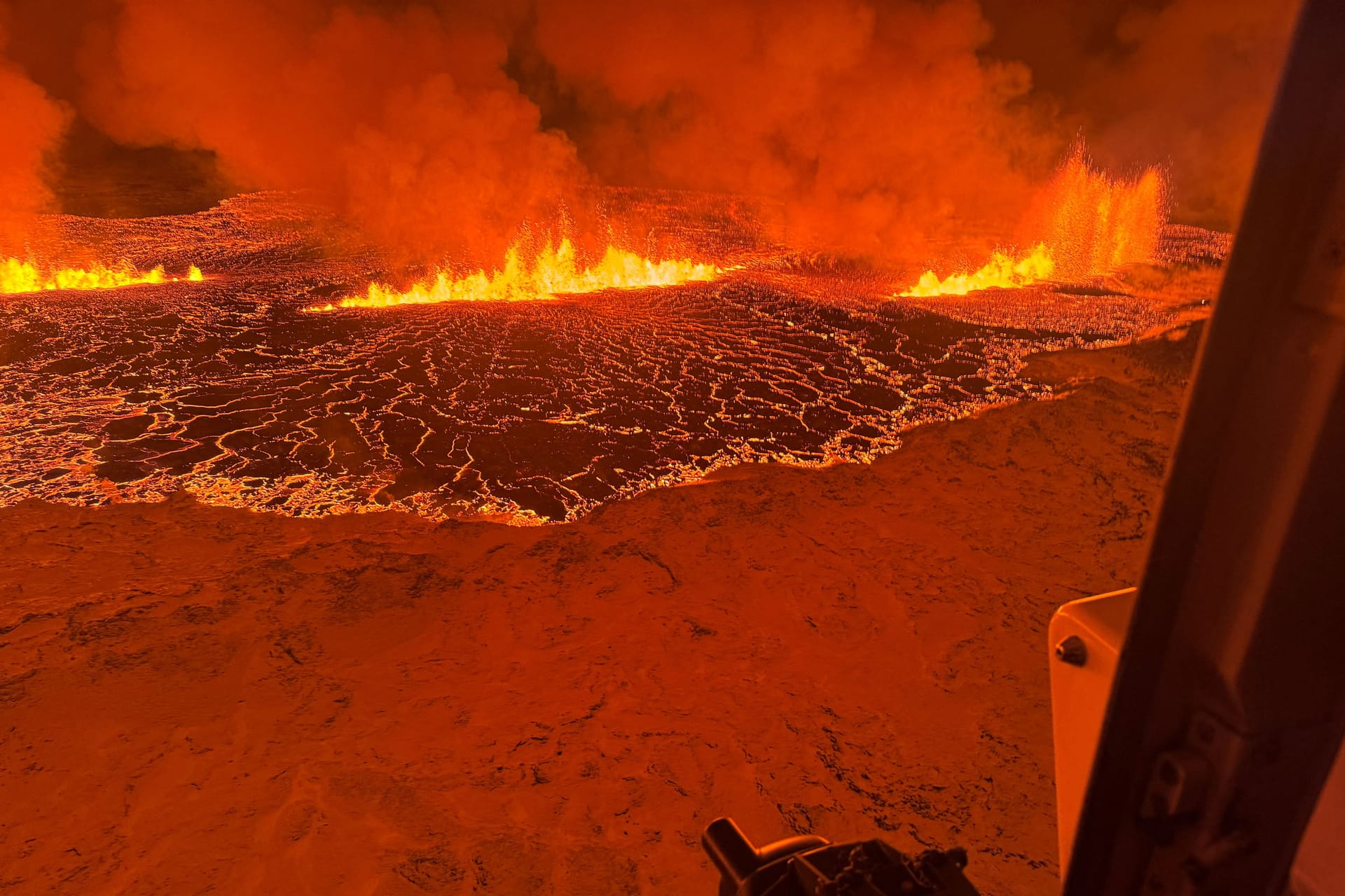 Luftbild der Eruptionsspalte in Reykjanes: Die Spalte ist vier Kilometer lang.