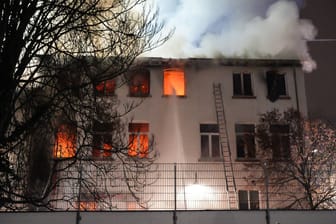 Flammen in Offenbach: Ein Kind schwebt nach dem Brand in Lebensgefahr.
