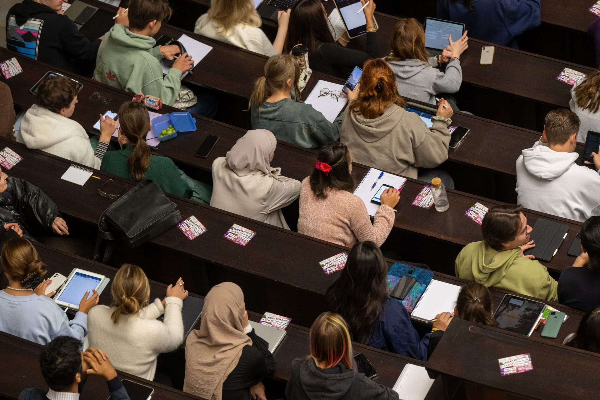 Studierende im Hörsaal