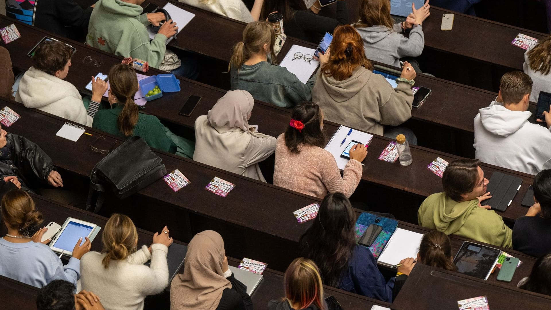 Studierende im Hörsaal