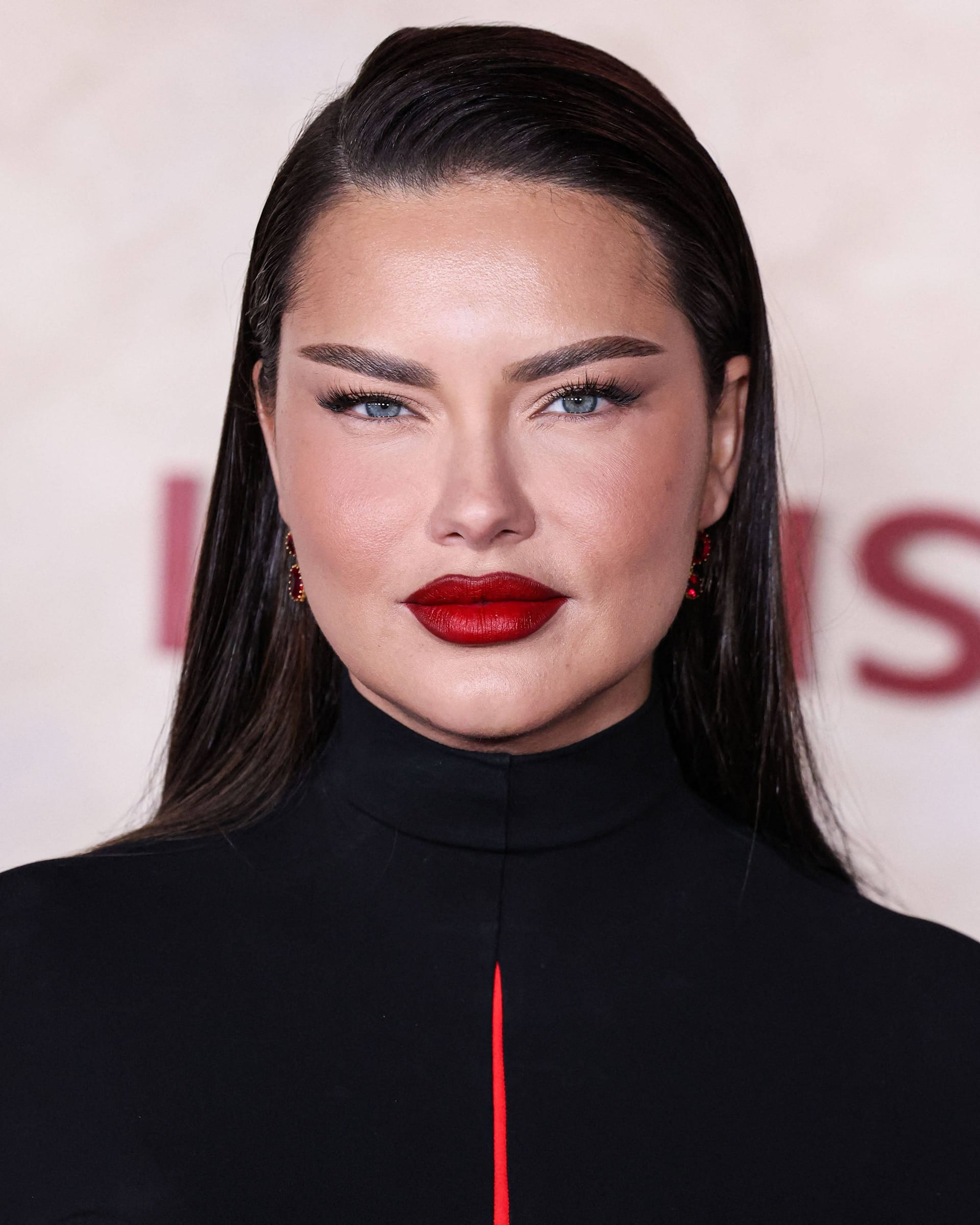 Adriana Lima bei der "Tribute von Panem"-Premiere im November 2023