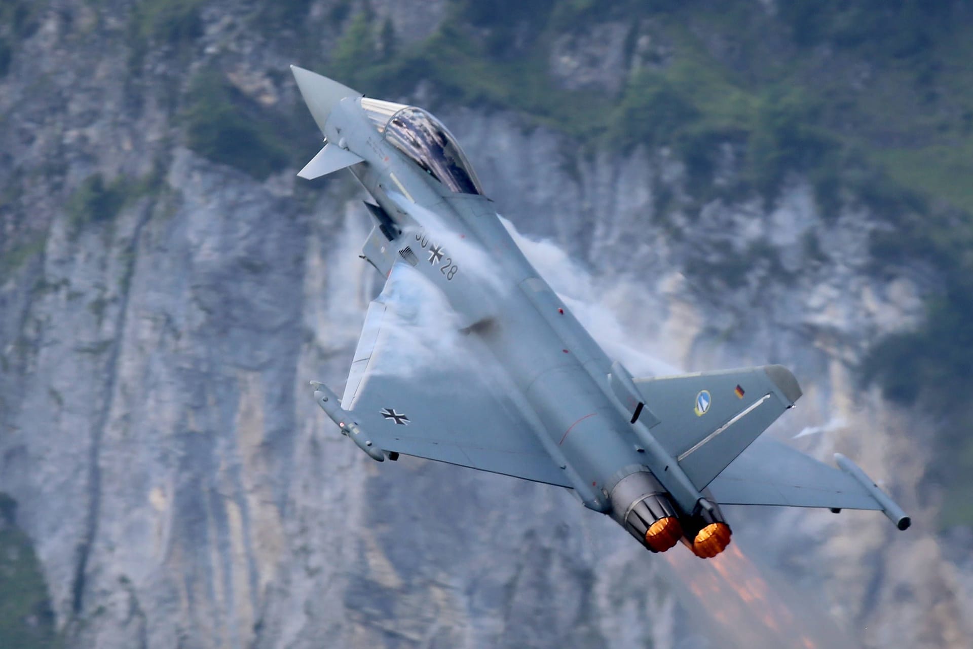 Ein Bundeswehr-Kampfflugzeug vom Typ Eurofighter (Archivbild): Der Einsatz erregte Aufsehen.