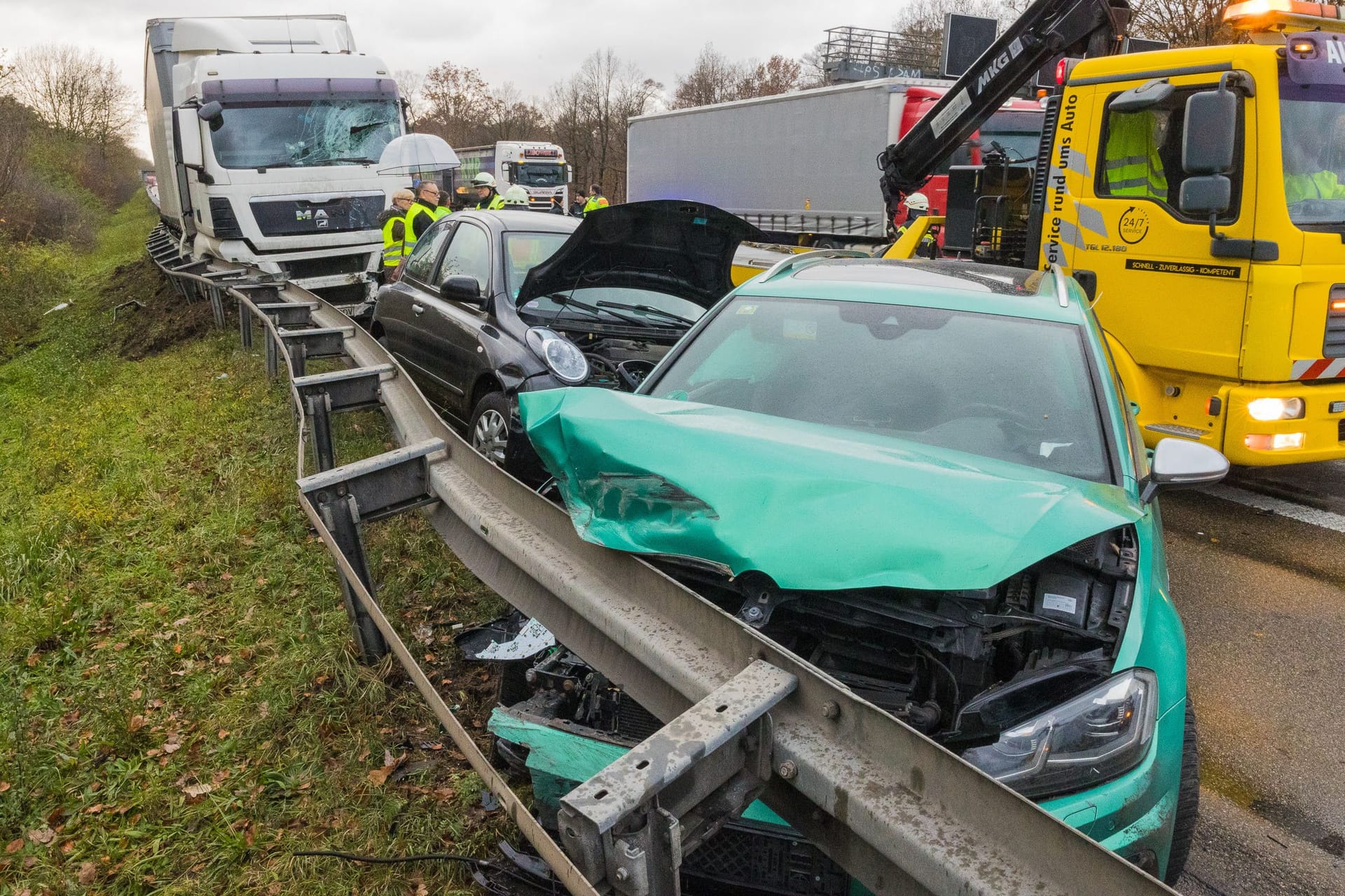 Wegen der Kettenreaktion auf der A3 war ein Großaufgebot von Rettungskräften im Einsatz.