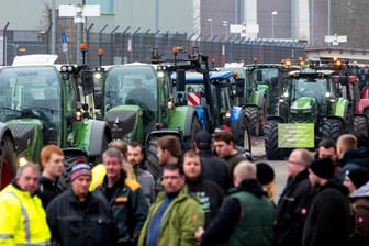 Traktoren bei einer Landwirtdemo: Auch Bremerhaven war von den Protesten betroffen.