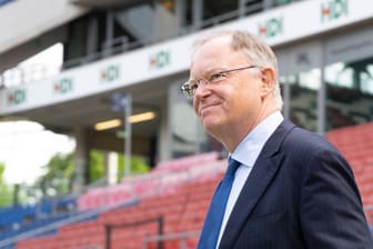 Niedersachsens Ministerpräsident Stephan Weil in der HDI-Arena: Der Politiker ist selbst Fan von Hannover 96.