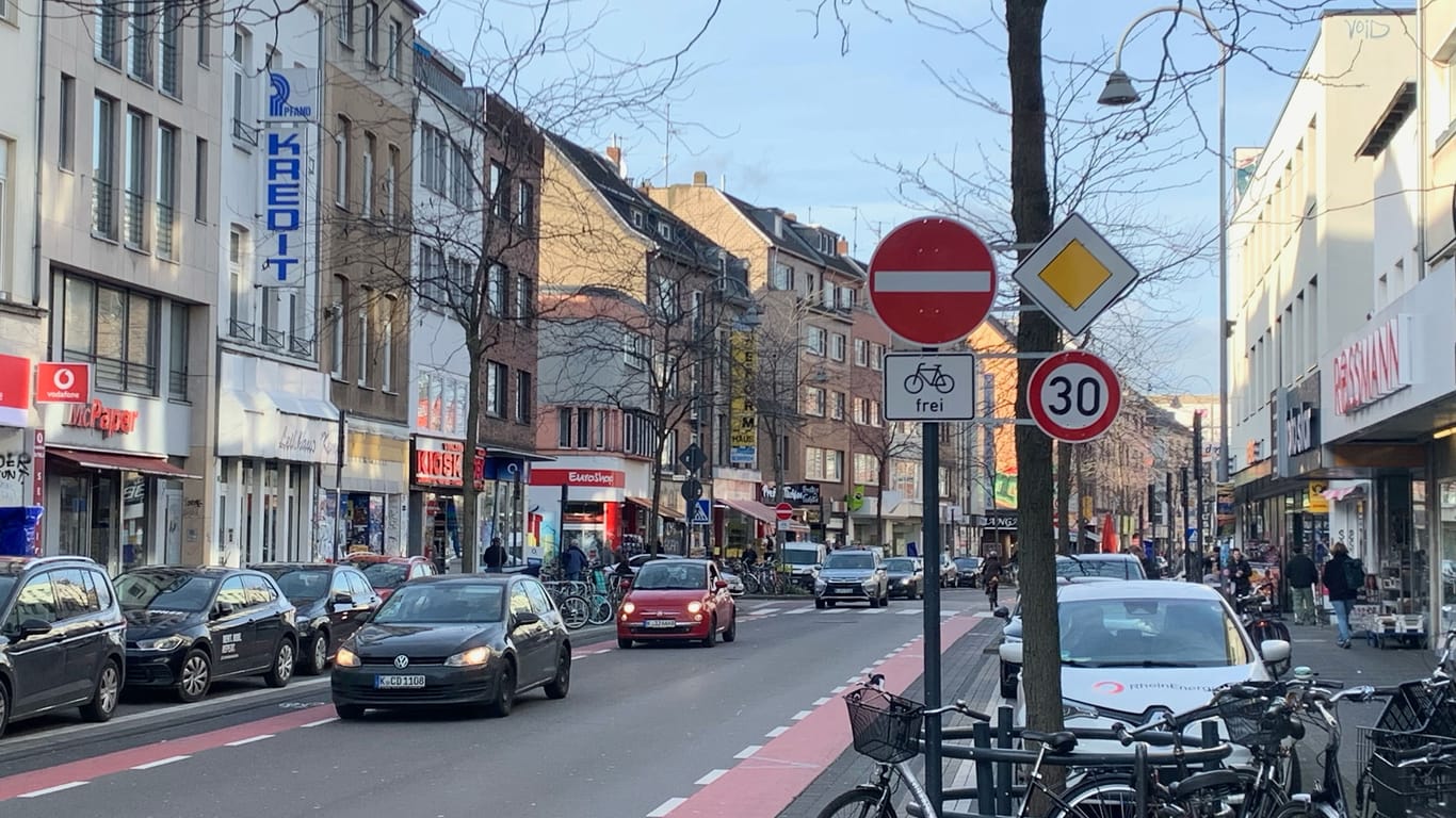 Die Venloer Straße in Köln: Seit Oktober eine Einbahnstraße
