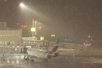 Stadtgebiet und Flughafen Düsseldorf: Winterdienst nach Schneefa