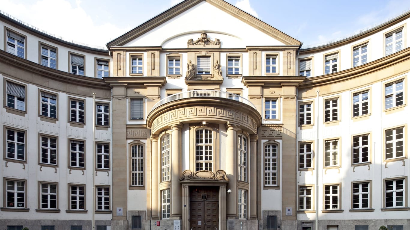Der Justizpalast in Frankfurt am Main (Archivfoto): Hier hat am Dienstag ein Prozess begonnen.