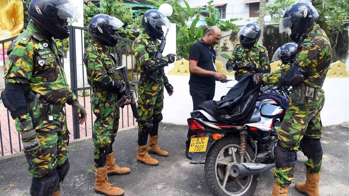 Sri Lanka: Spezialeinheiten der Polizei nahmen bei einem Anti-Drogen-Einsatz 15.000 Verdächtige fest.