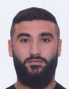 Die Polizei veröffentlichte auch ein Foto Sengüls, das ihn mit einem längeren Bart zeigt.
