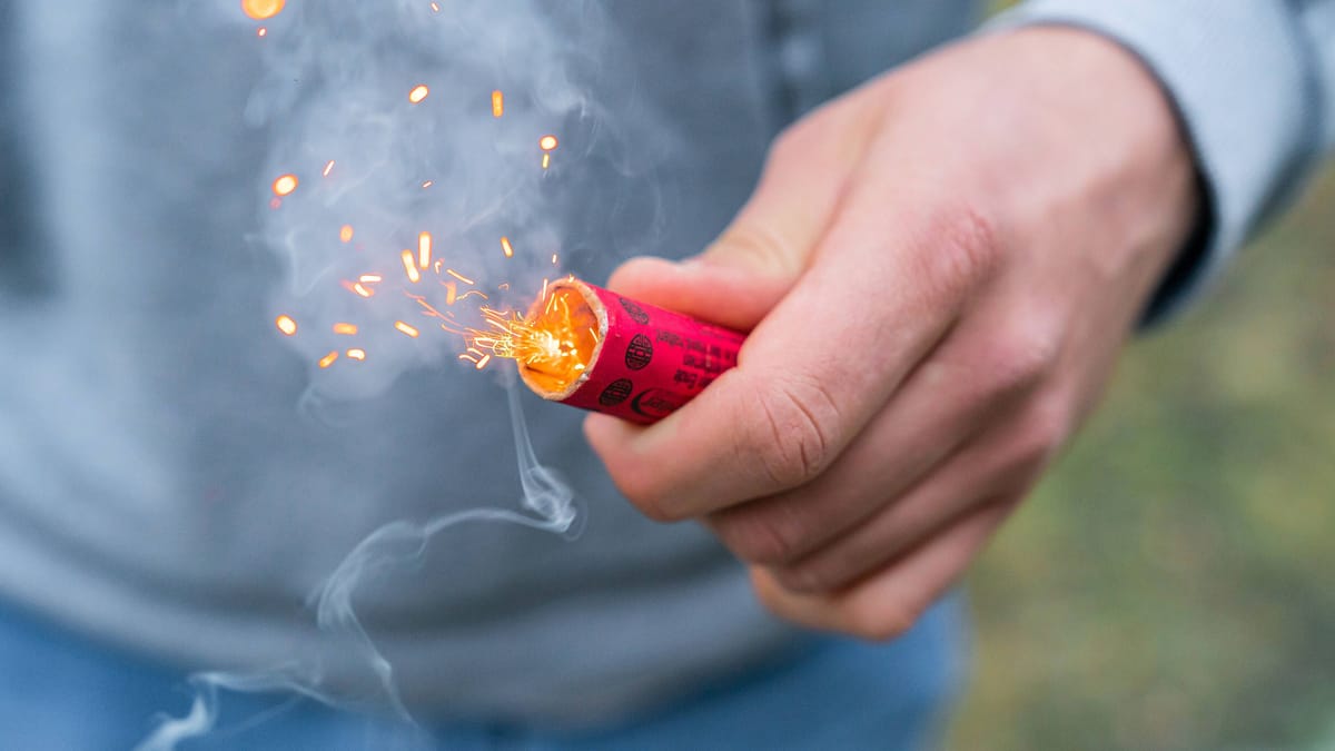 Schüler verletzt sich bei Böllerspiel schwer