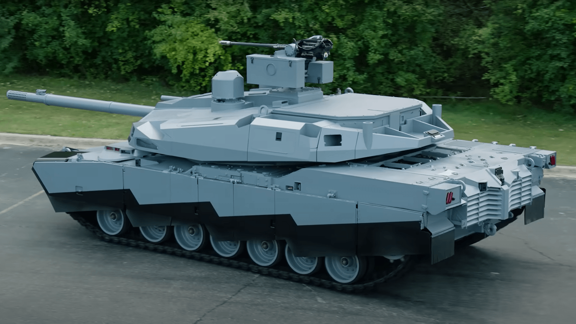 Der neue Kampfpanzer: Die Seitenverkleidung ist gezackt.