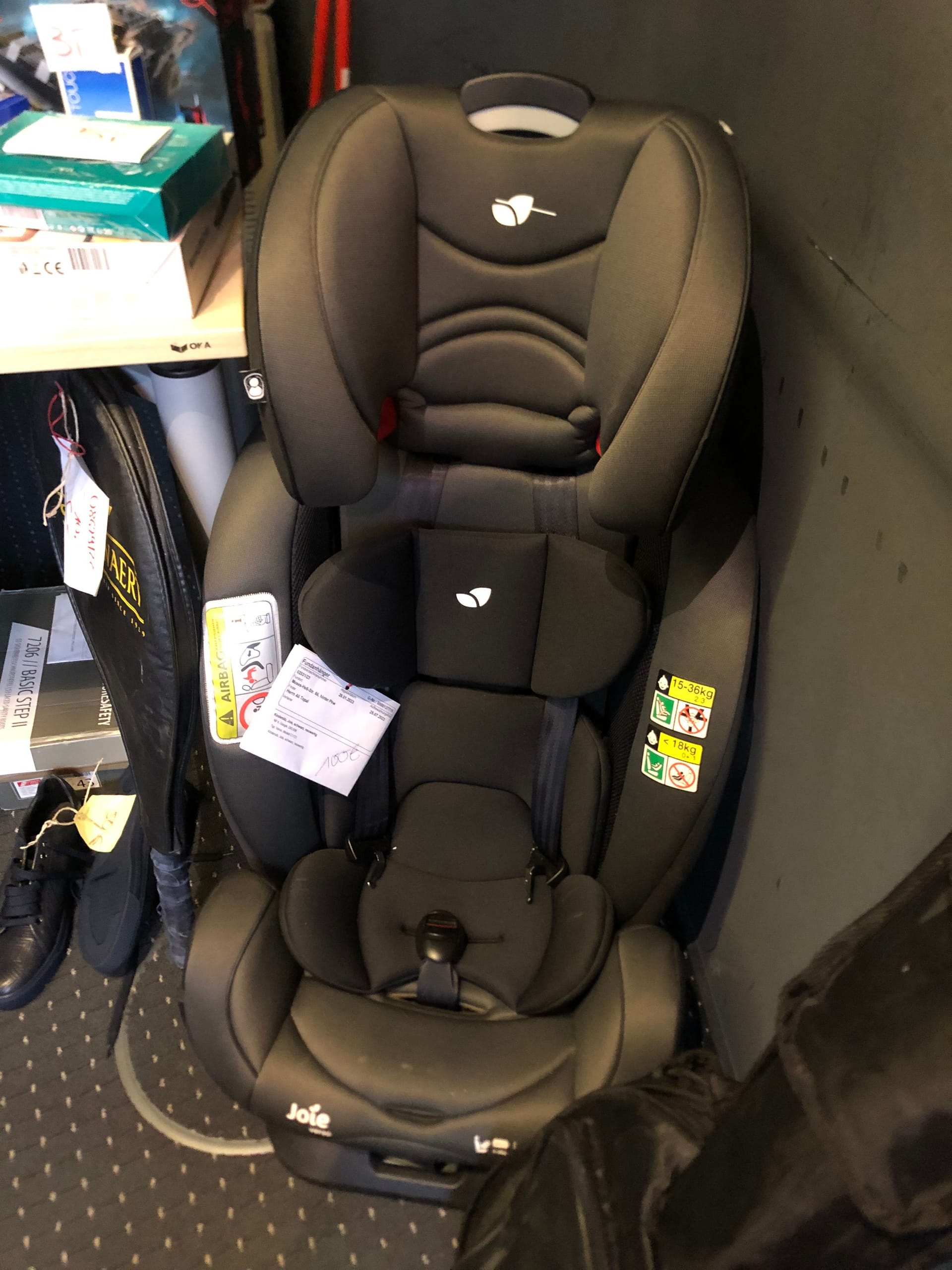Kindersitz fürs Auto: Wer diesen Kindersitz wohl verloren oder vergessen hat?