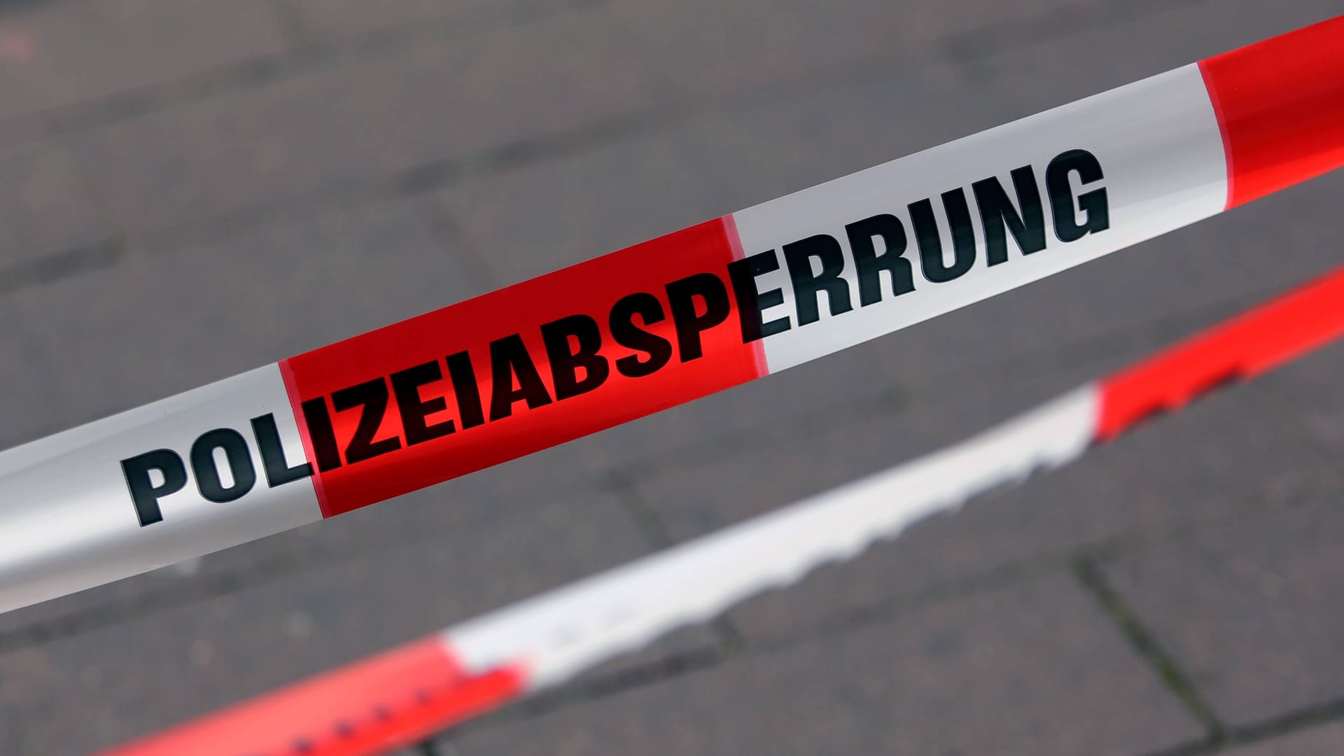 Auf der Birkenstraße am Bremer Hillmannplatz soll sich eine Gewalttat ereignet haben (Symbolfoto): Zeugen entdeckten Blutspuren. Auf der Birkenstraße am Bremer Hillmannplatz soll sich eine Gewalttat ereignet haben (Symbolfoto): Zeugen entdeckten Blutspuren.