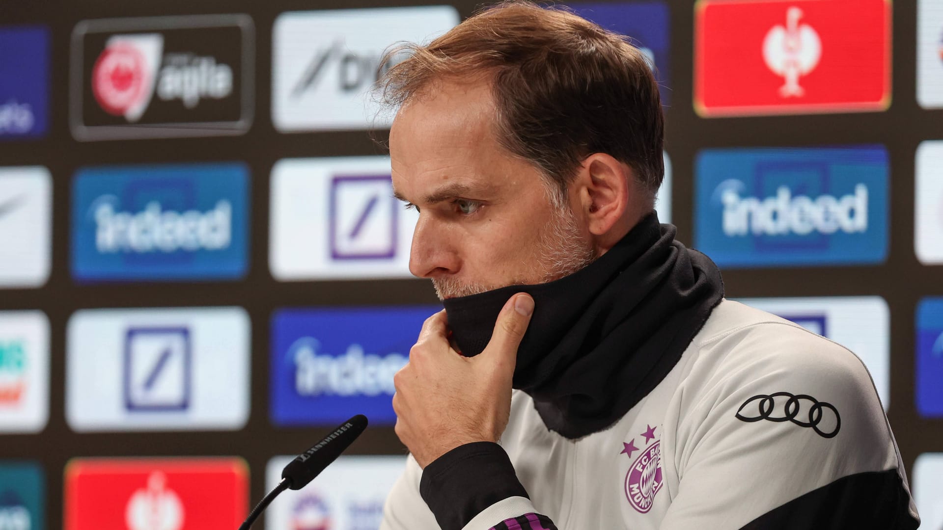 Angefasst: Thomas Tuchel auf der Pressekonferenz nach dem 1:5 in Frankfurt.