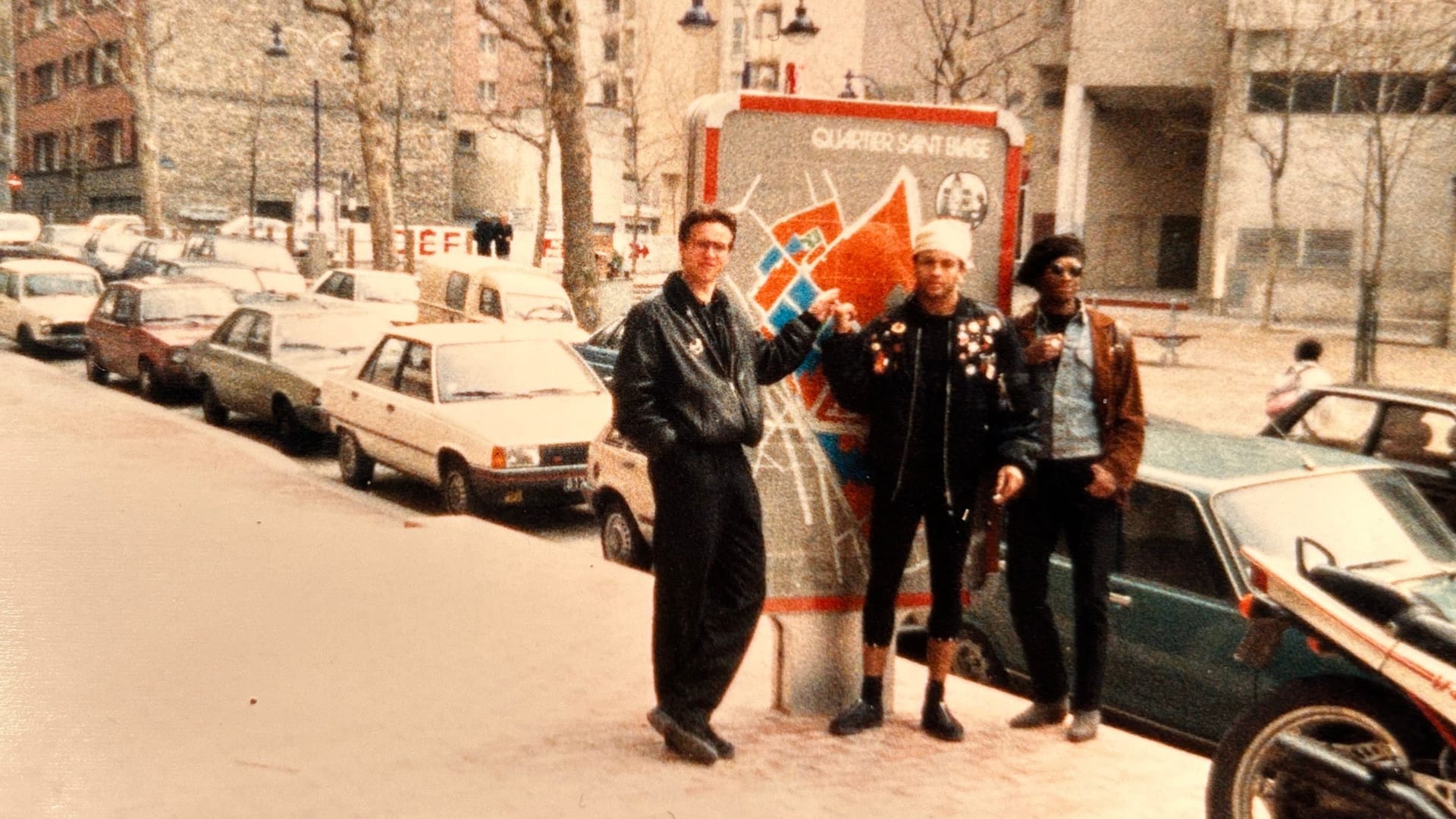 Robert Wittl (l.) mit dem Milli-Vanilli-Duo Robert Pilatus (M.) und Fabrice Morvan (r.) bei einer Tanzshow in Paris (Archivbild).