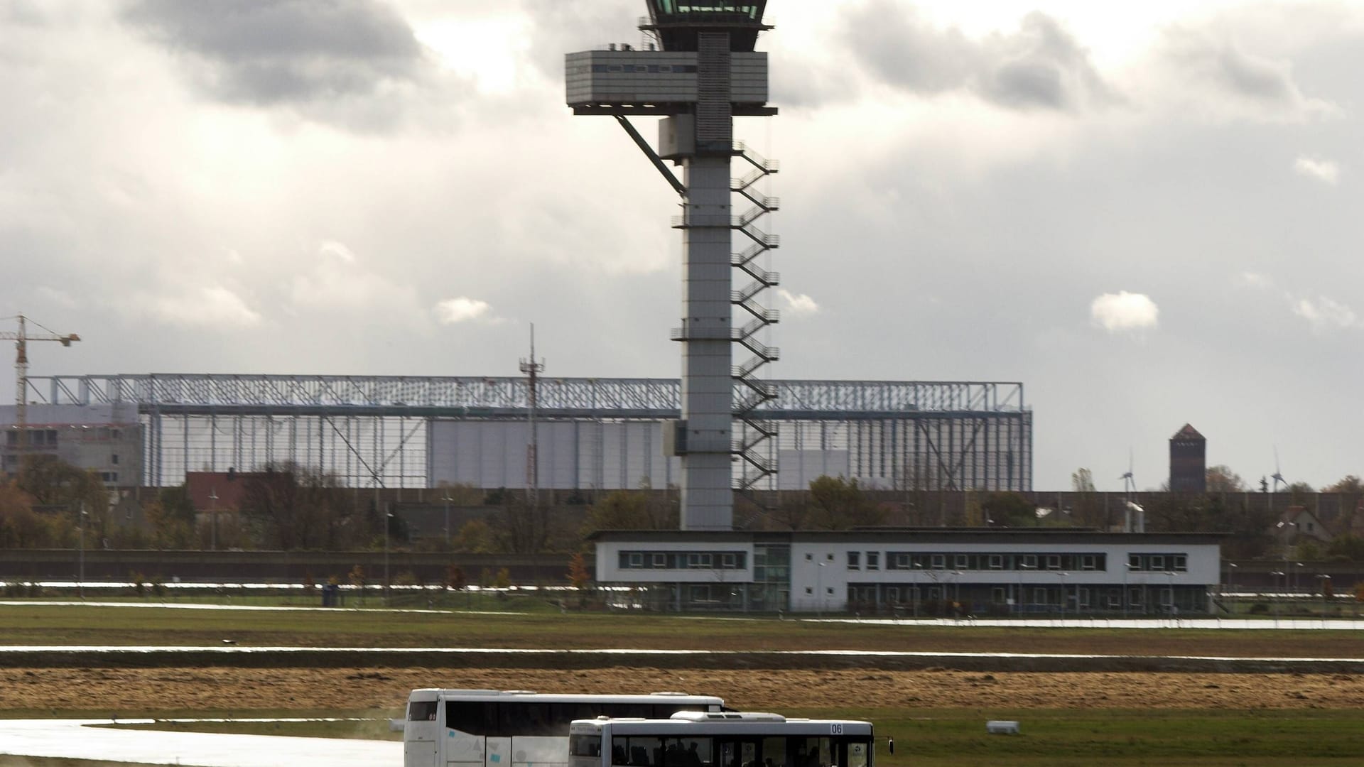 Flughafenrundfahrt über den Flughafen Halle-Leipzig in Schkeuditz