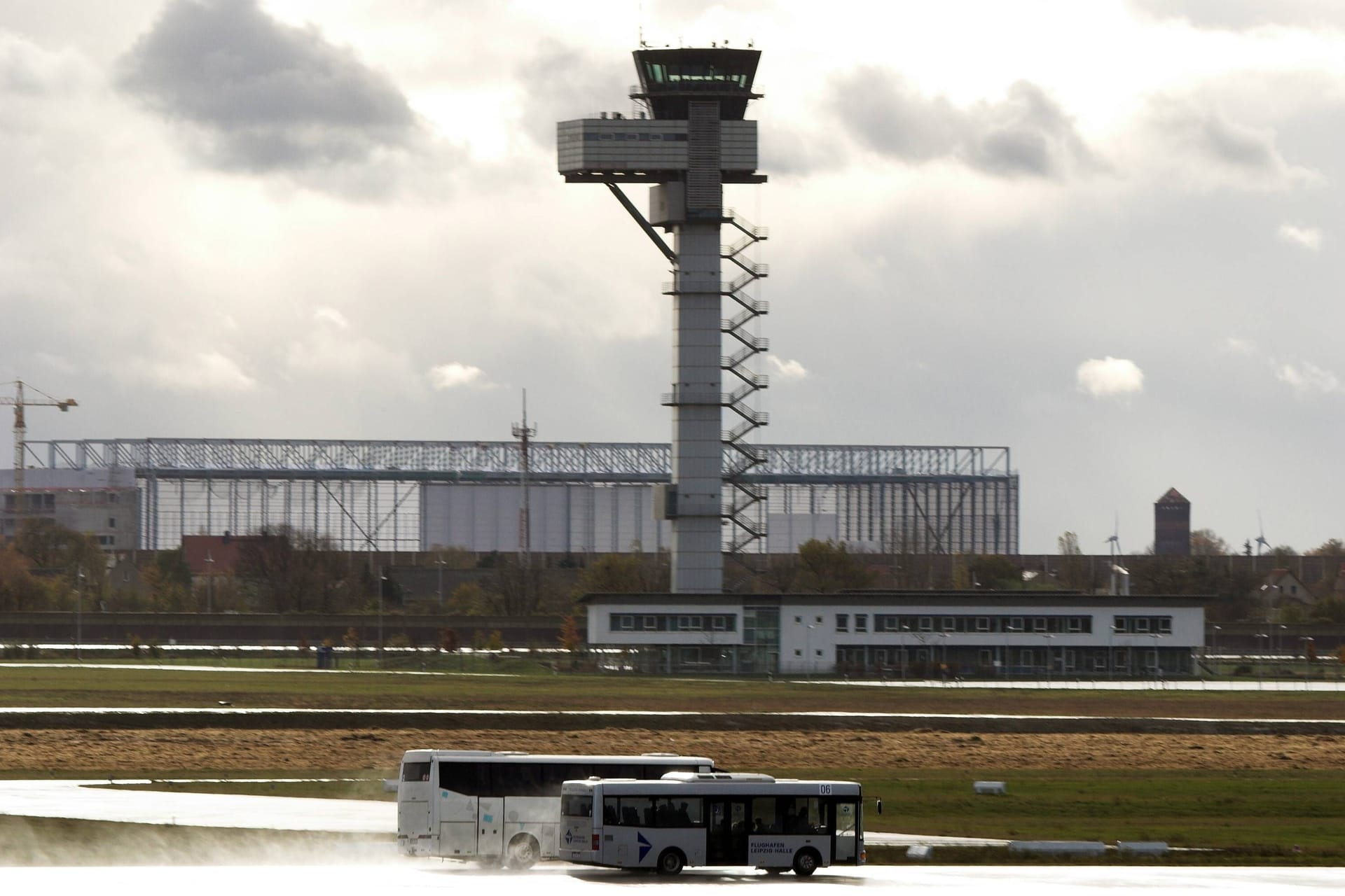 Flughafenrundfahrt über den Flughafen Halle-Leipzig in Schkeuditz