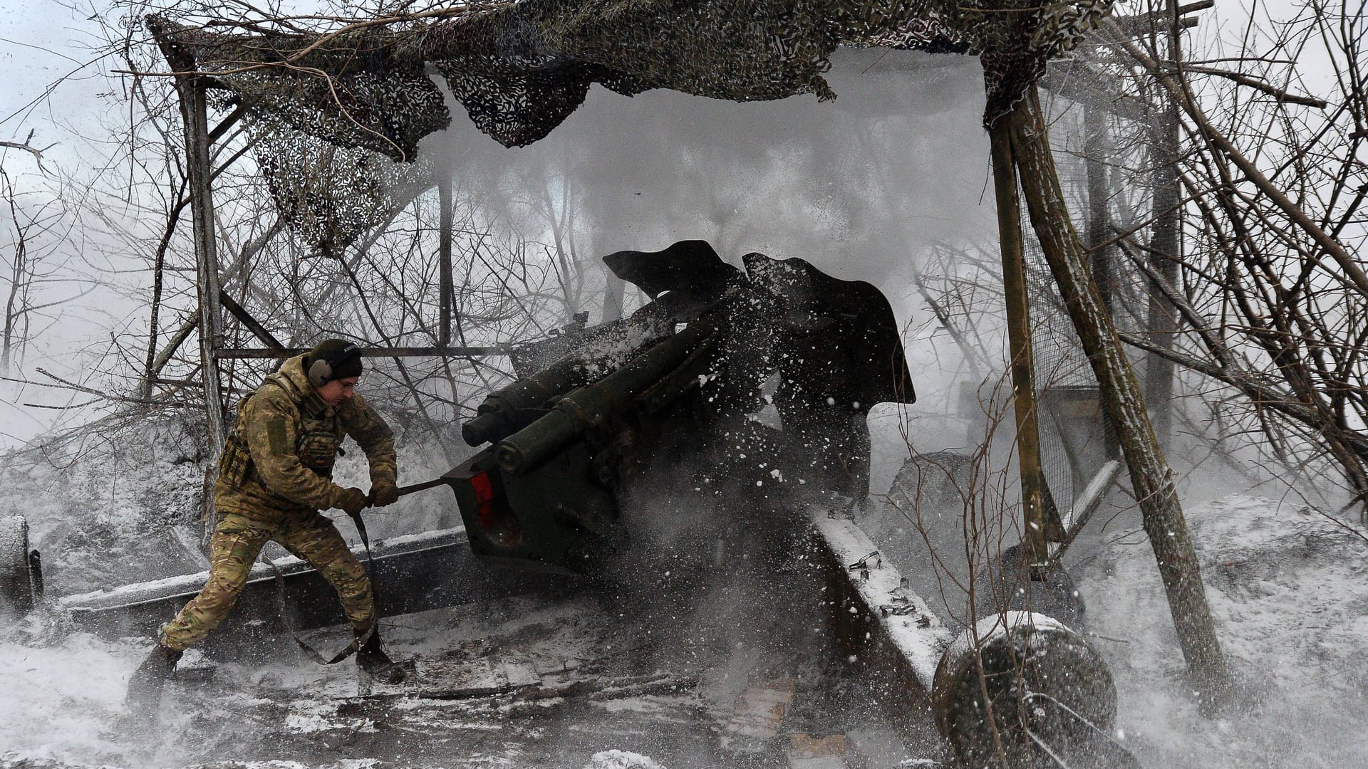 Ukrainischer Soldat kämpft im Winter gegen russische Truppen (Archivbild): Offensive der Streitkräfte war weniger erfolgreich als erhofft.