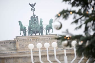 Chanukka-Leuchter am Brandenburger Tor: Am Donnerstag beginnt das jüdische Lichterfest.