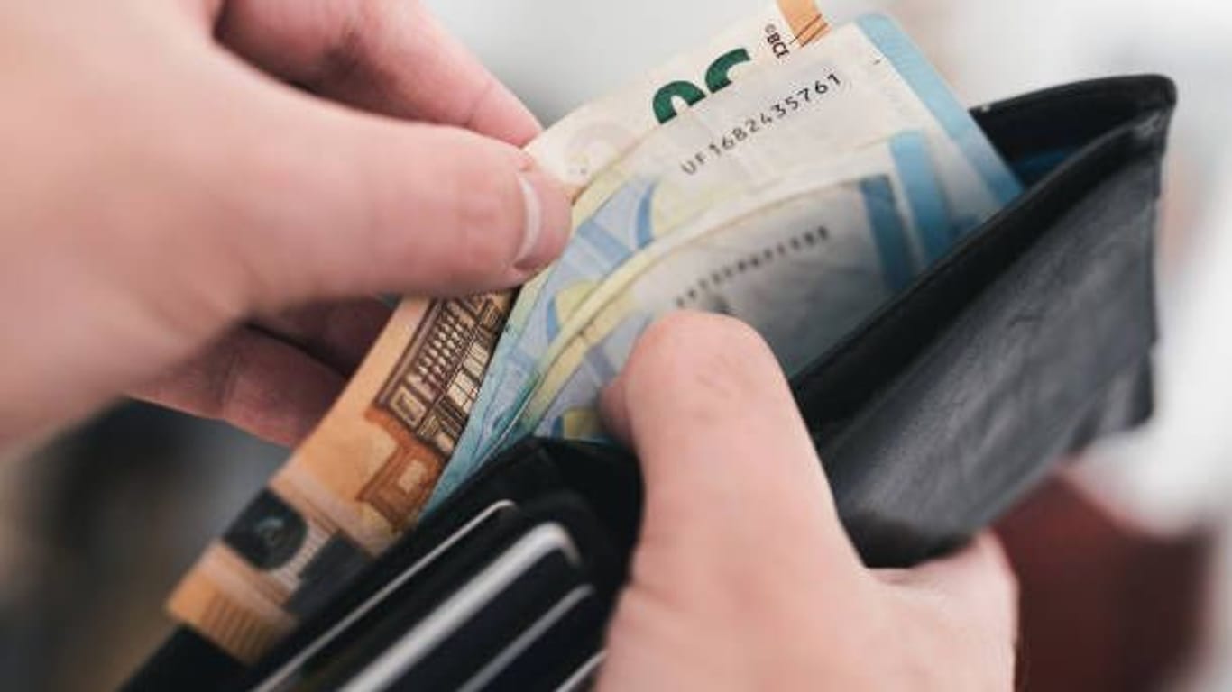 Geld im Portemonnaie: Das Bürgergeld steigt 2024.