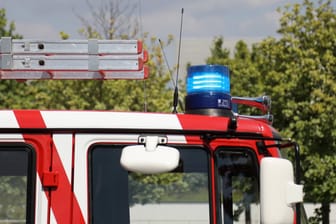 Feuerwehreinsatz in Erfurt (Archivbild): Nach einem Brand wurde eine Frauenleiche gefunden.