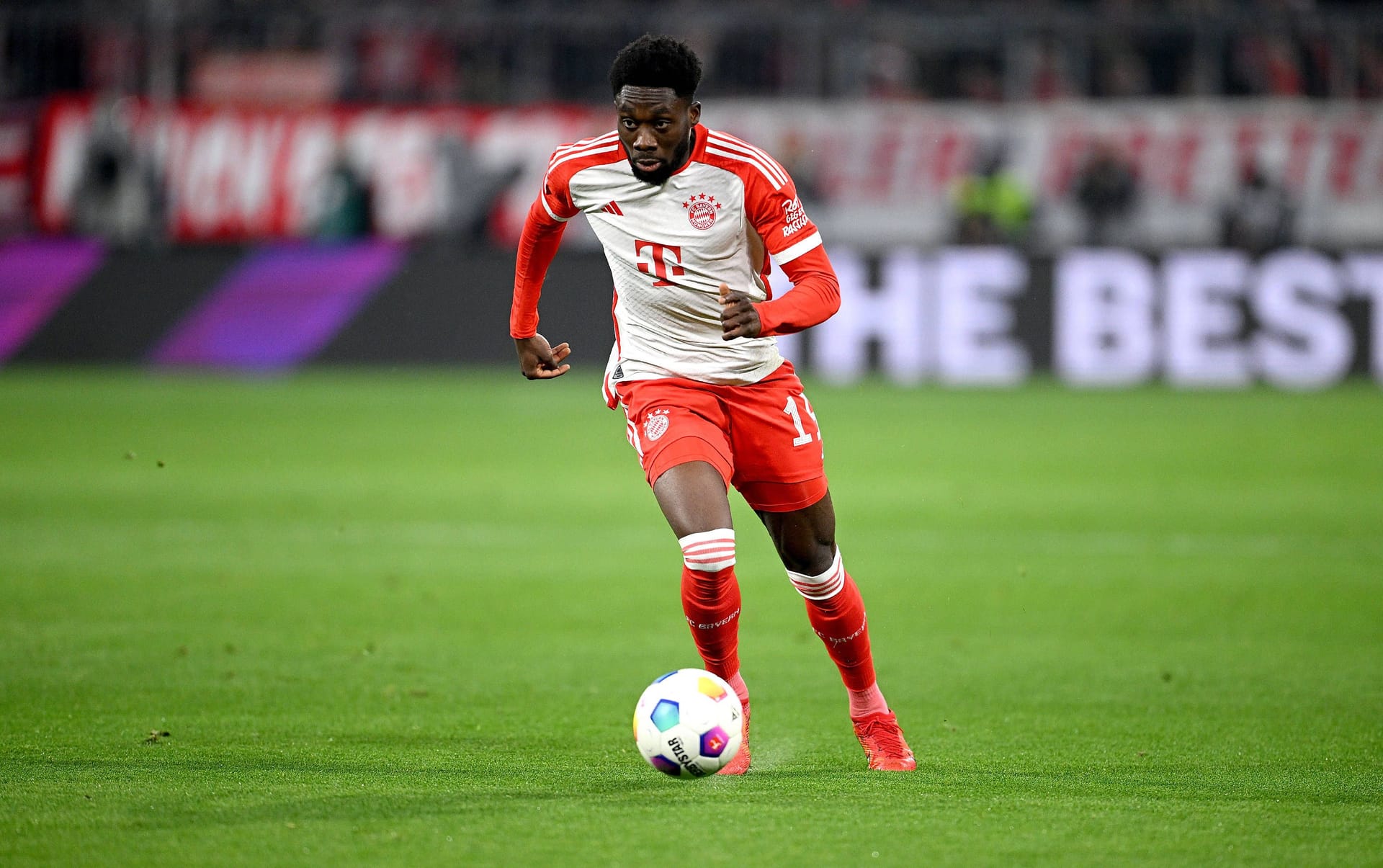 Alphonso Davies (bis 89. Minute): Entwickelte direkt viel Offensivgeist und drang immer wieder bis zur Grundlinie vor (17., 18., 22.). Am Ertrag haperte es etwas. Aber auch in der Defensive sicher und mit einigen wichtigen Ballgewinnen. Lieferte sein bestes Spiel seit langem. Note 2