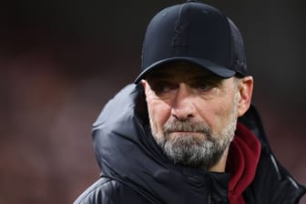 Jürgen Klopp: Der Coach des FC Liverpool empfing einen jungen Fan auf dem Vereinsgelände.