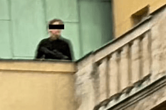 Der Todesschütze auf dem Dach der Karls-Universität in Prag: Es soll sich um David K. handeln, einen 24-jährigen Studenten der Hochschule.