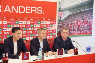 Pressekonferenz zur Entlassung von Trainer Steffen Baumgart (von links: Christian Keller, Philipp Türoff und Werner Wolf): Die Verantwortlichen hatten einiges zu erklären.