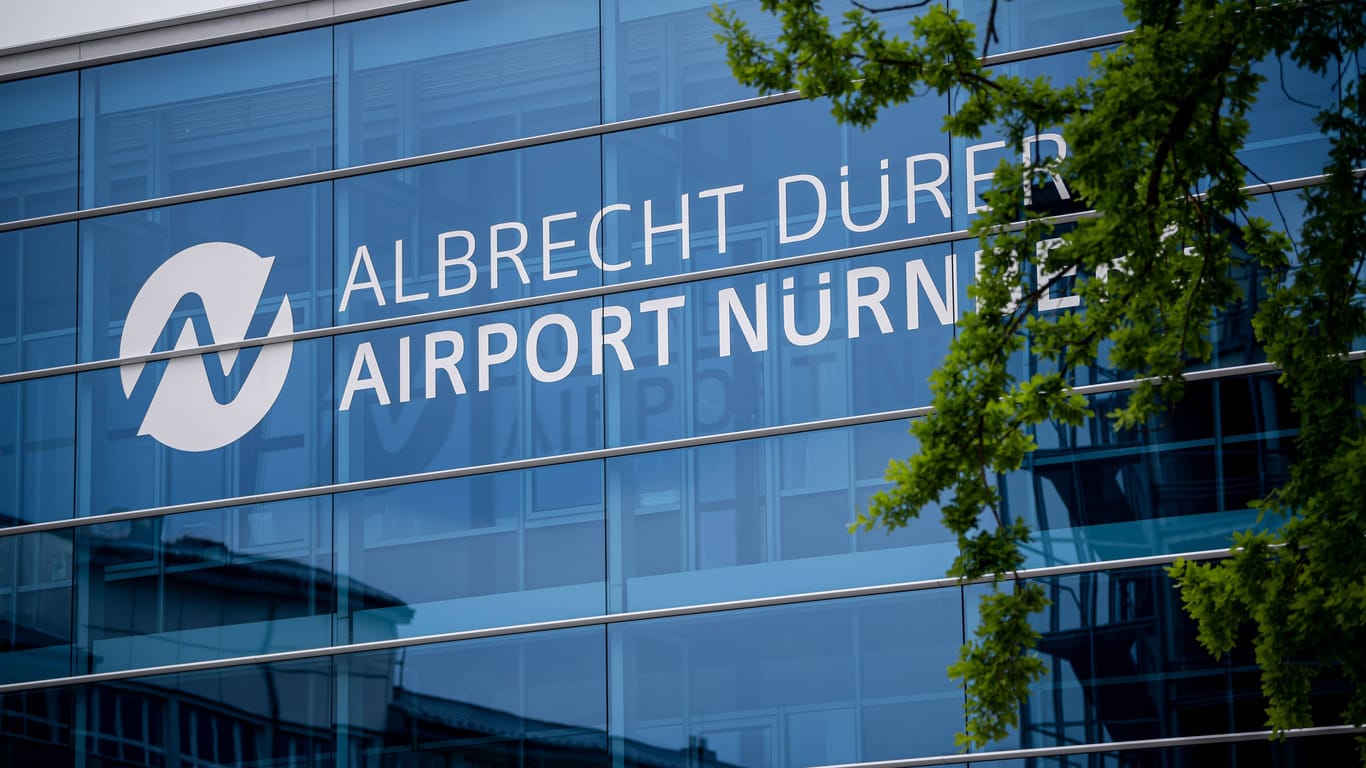 Der Flughafen Nürnberg ist vor allem mit der U-Bahn günstig und schnell erreichbar.