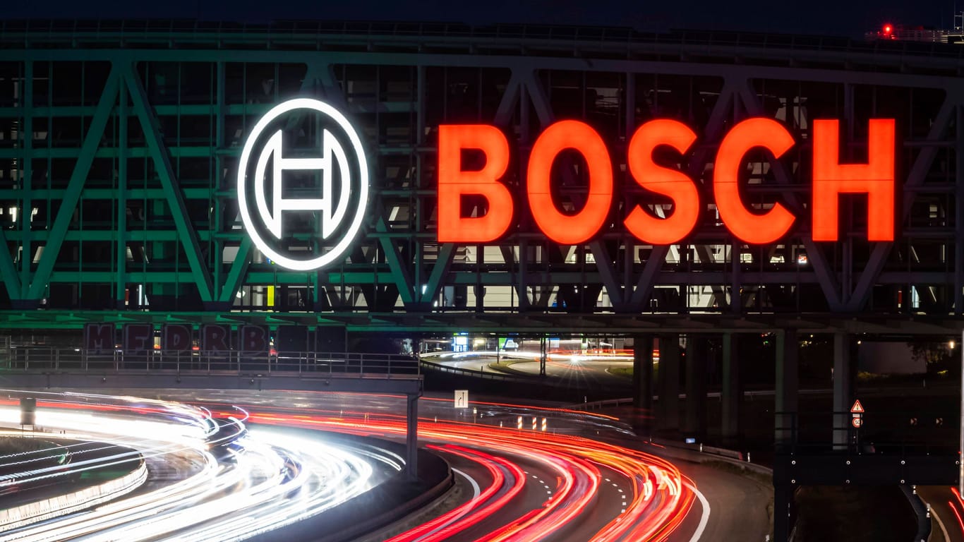 Bosch-Parkhaus am Flughafen Stuttgart: 40-Stundenverträge sollen gekündigt werden, um auf 35-Stundenverträge zu wechseln.