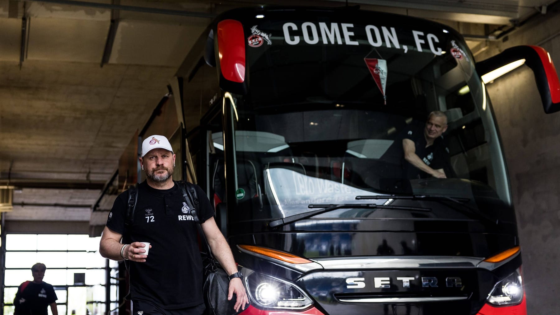 1. FC Köln Travels to Freiburg with 21 Players and Utilizes Air Travel