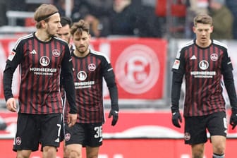 Fassungslos: Die Nürnberger im Spiel gegen Düsseldorf.