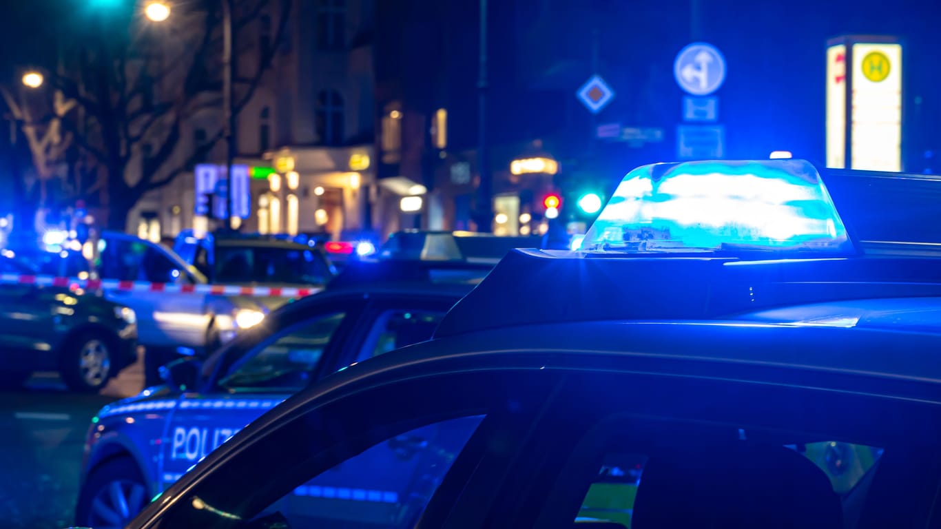 Die Polizei bei einem Einsatz: In Berlin ist es in der Nacht zu Montag zu einer Schießerei gekommen.