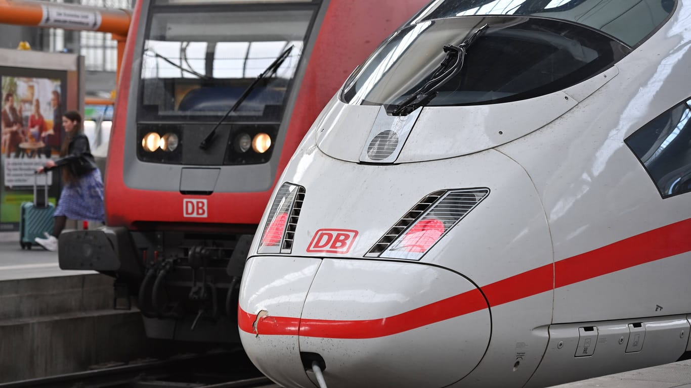 Ein ICE am Münchner Hauptbahnhof: Über Weihnachten will die Bahn zusätzliche Züge einsetzen.