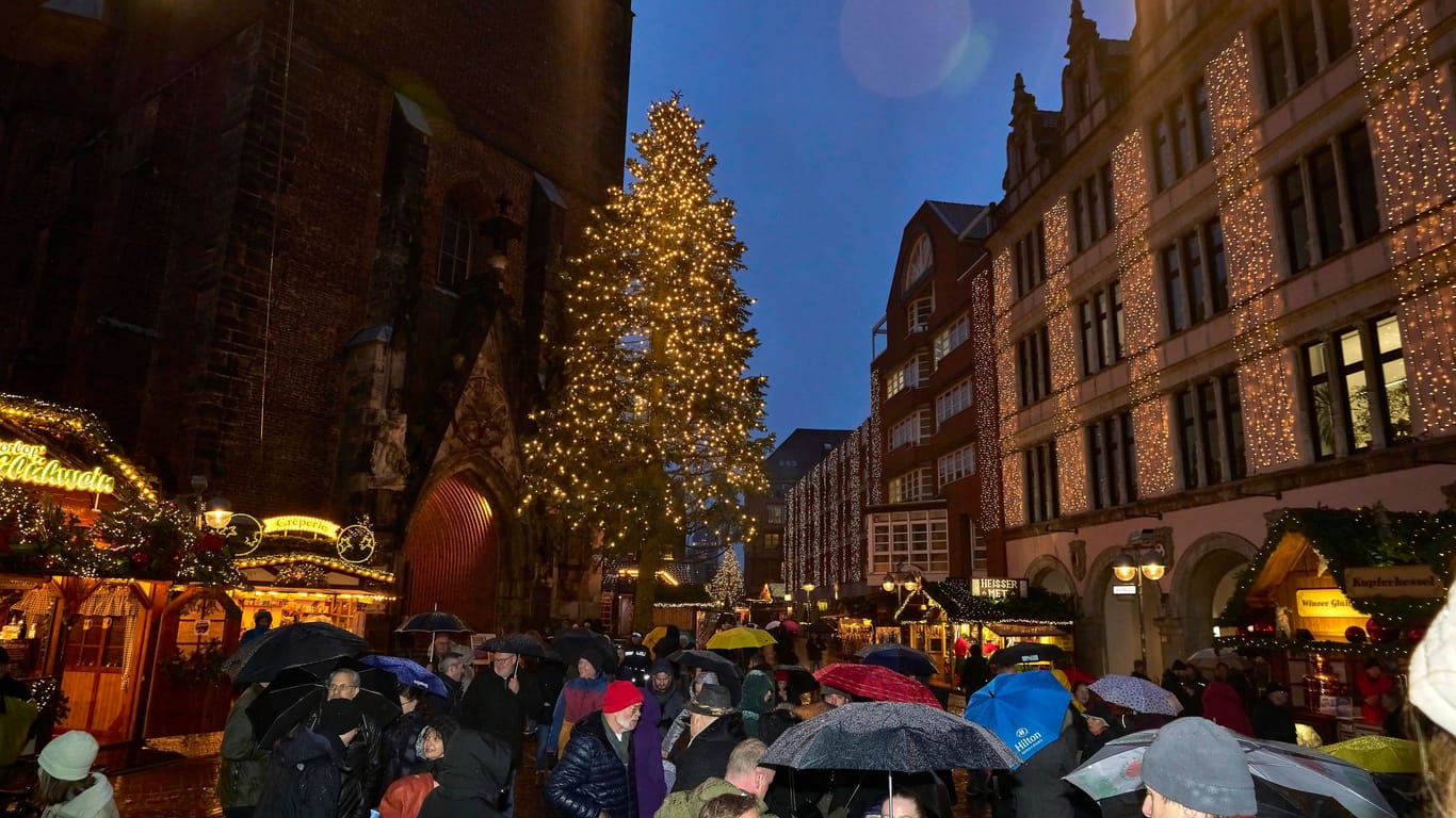 Weihnachtsmarkt an der Marktkirche in Hannover: Sollten Weihnachtsmärkte verstärkt per Video überwacht werden?