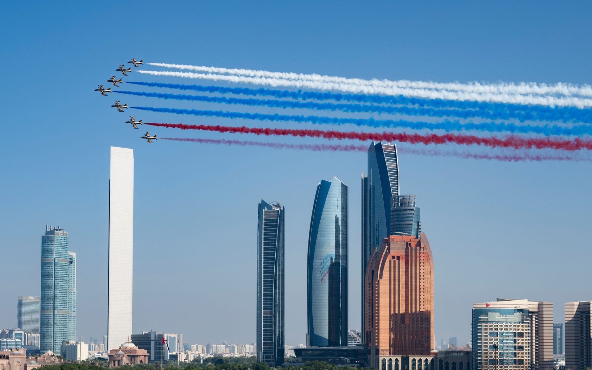 Saudische Kampfjets malten die russische Flagge in den Himmel.