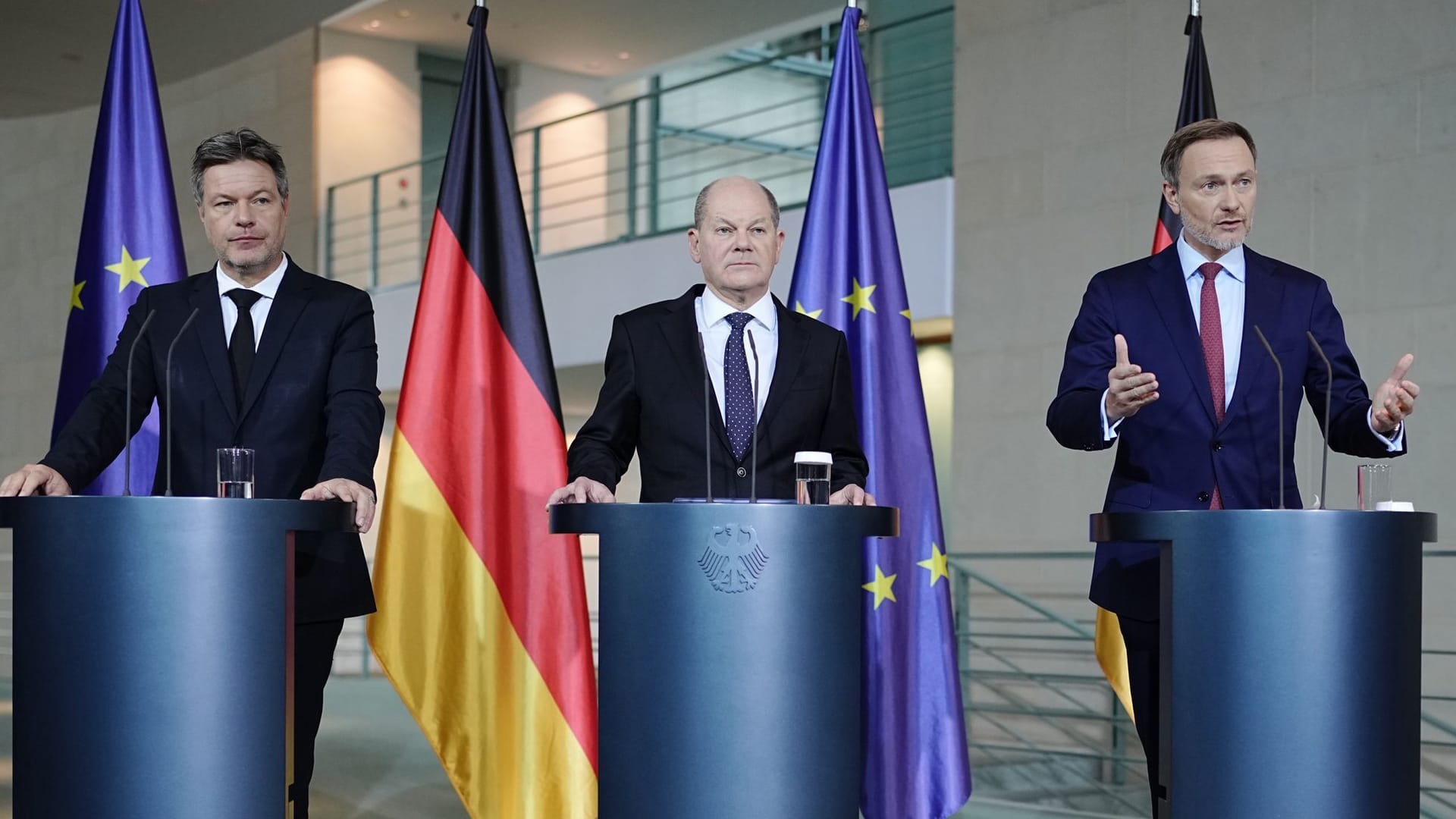 Robert Habeck (l), Olaf Scholz (m) und Christian Lindner (r): Die Haushaltsberatungen haben ein Ende gefunden.