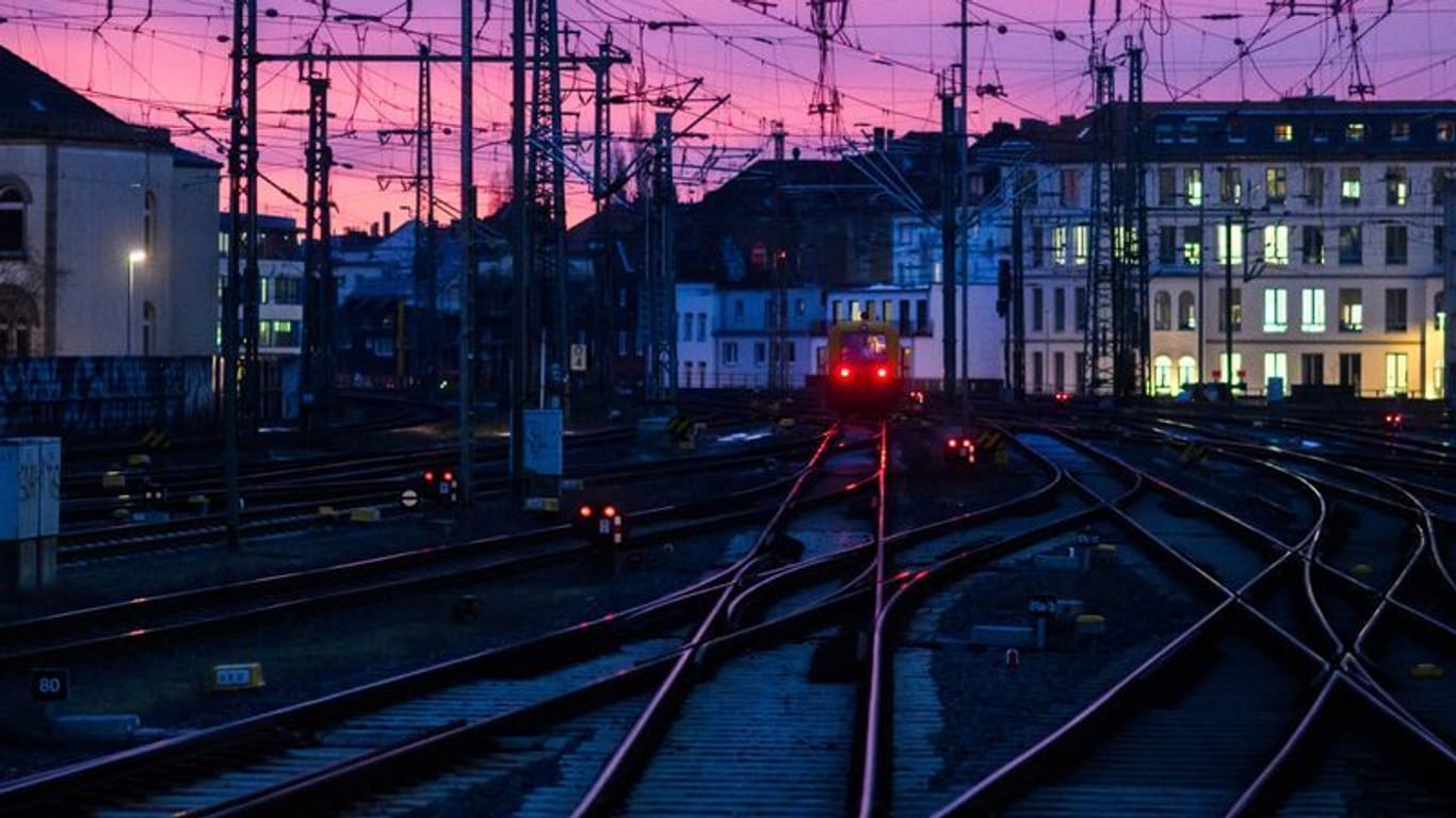 Blick auf leere Gleise am Hauptbahnhof Hannover: Aktuell geht auf der Strecke zwischen Minden und Wunstorf nicht viel.