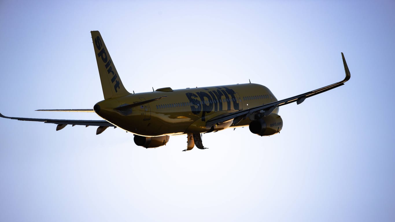 Flugzeug von Spirit Airlines (Symbolbild): Ein Sechsjähriger wurde von der Fluggesellschaft in einen falschen Flieger gesetzt.