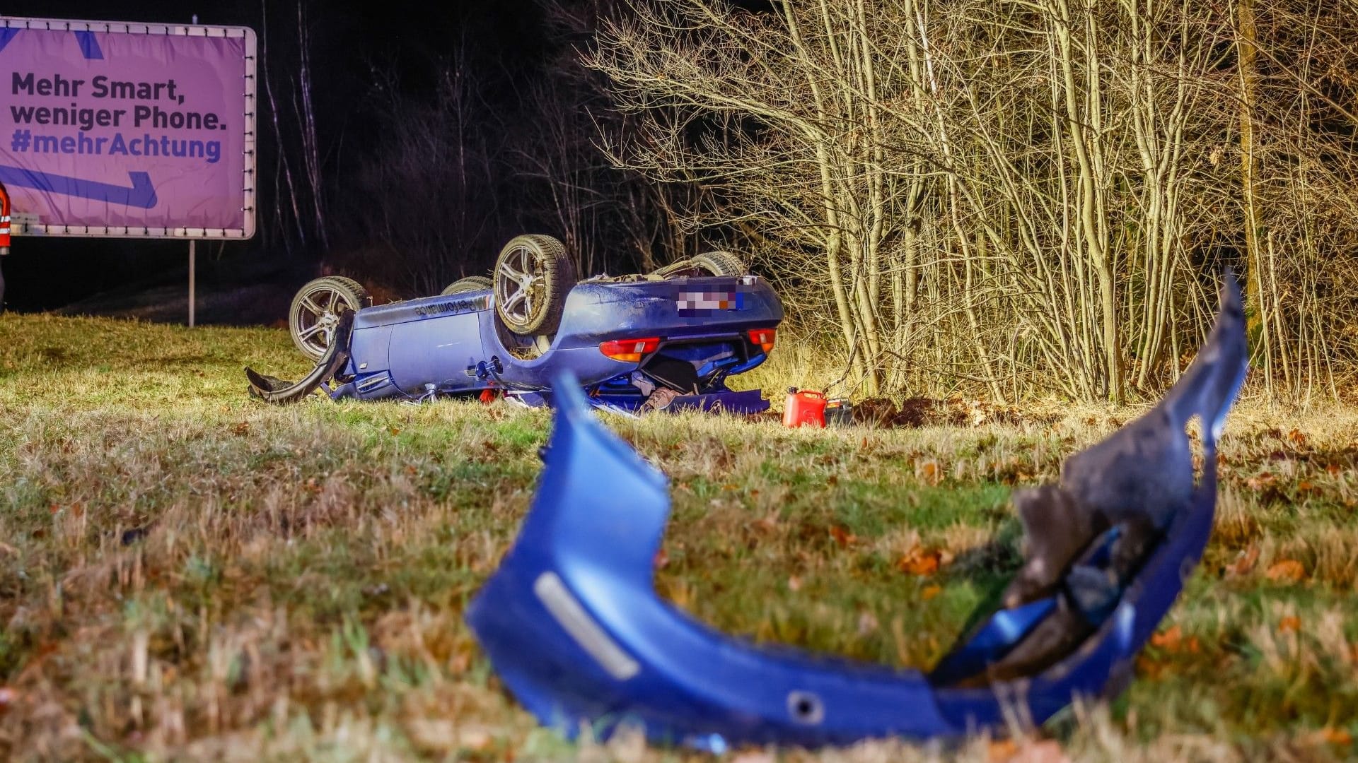 Crash auf der A3 im Erlenstegener Forst: Der Fahrer wurde schwer verletzt und kam in ein Krankenhaus. Crash auf der A3 im Erlenstegener Forst: Der Fahrer wurde schwer verletzt und kam in ein Krankenhaus.