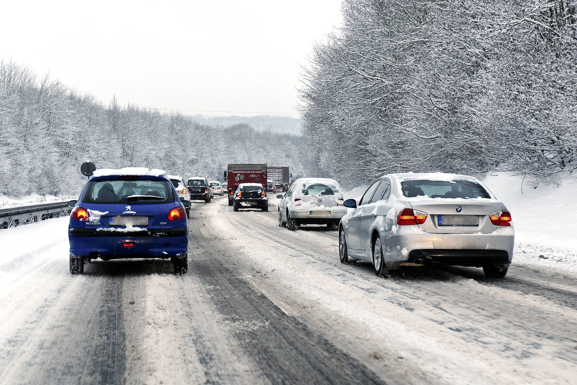 Eisregen sorgt für glatte Straßen in und um Frankfurt (Symbolfoto).