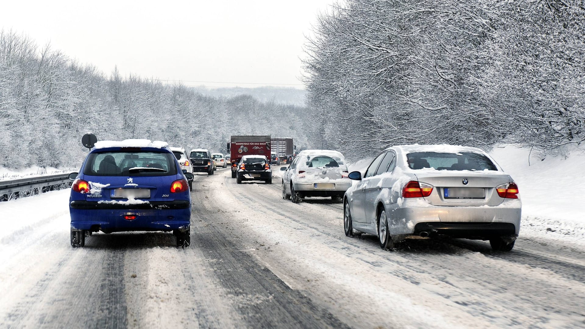 Eisregen sorgt für glatte Straßen in und um Frankfurt (Symbolfoto).