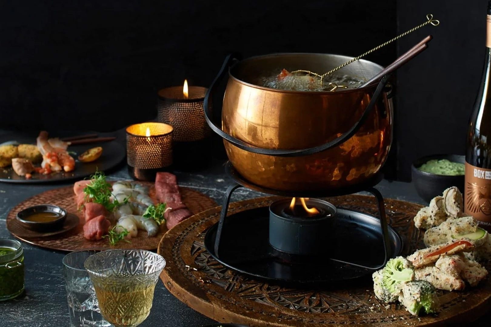 Starten Sie das neue Jahr mit einem unvergesslichen kulinarischen Erlebnis und probieren das asiatisch inspirierte Fondue-Menü von Sternekoch Steffen Henssler!