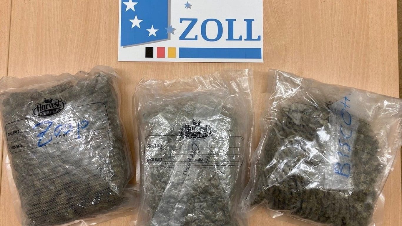 Marihuana in Tüten verpackt: Zwei 19-Jährige waren damit auf dem Weg nach Kiel.