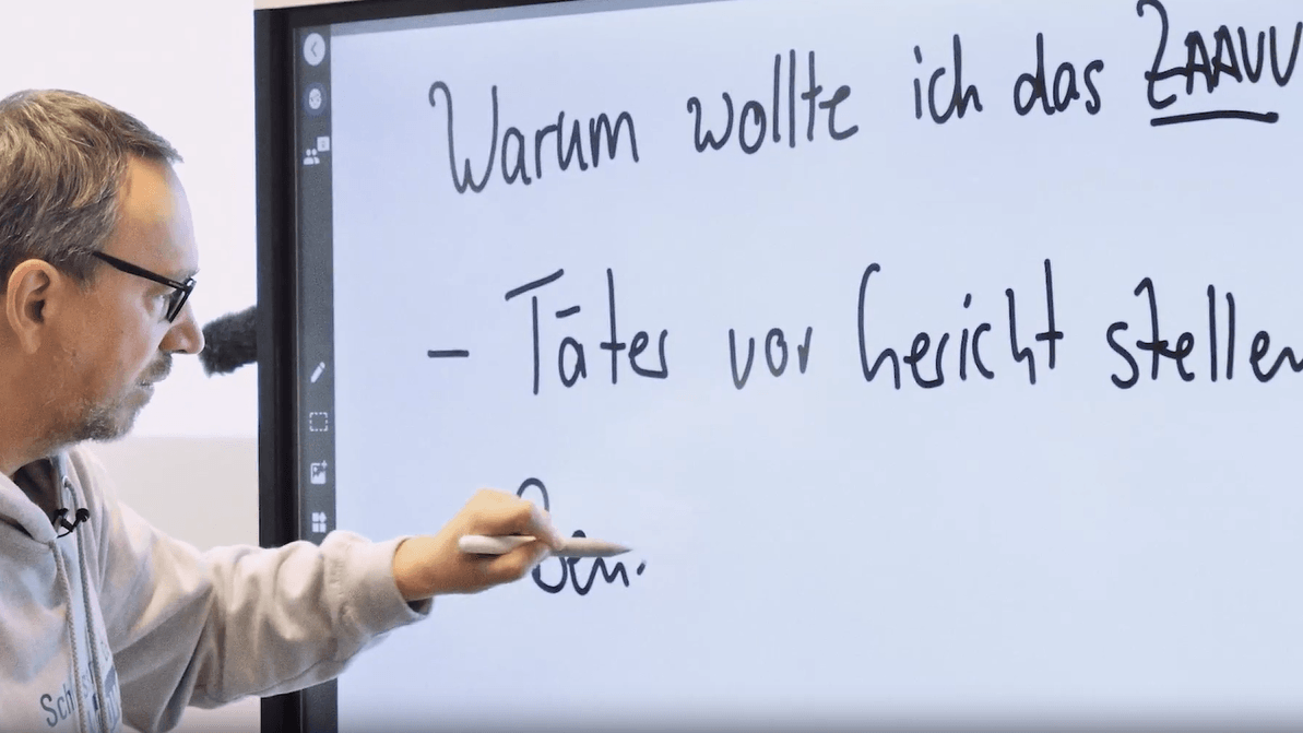 "Täter vor Gericht stellen": Ralf Ludwig beim Gründungsworkshop 2021 auf Mallorca.