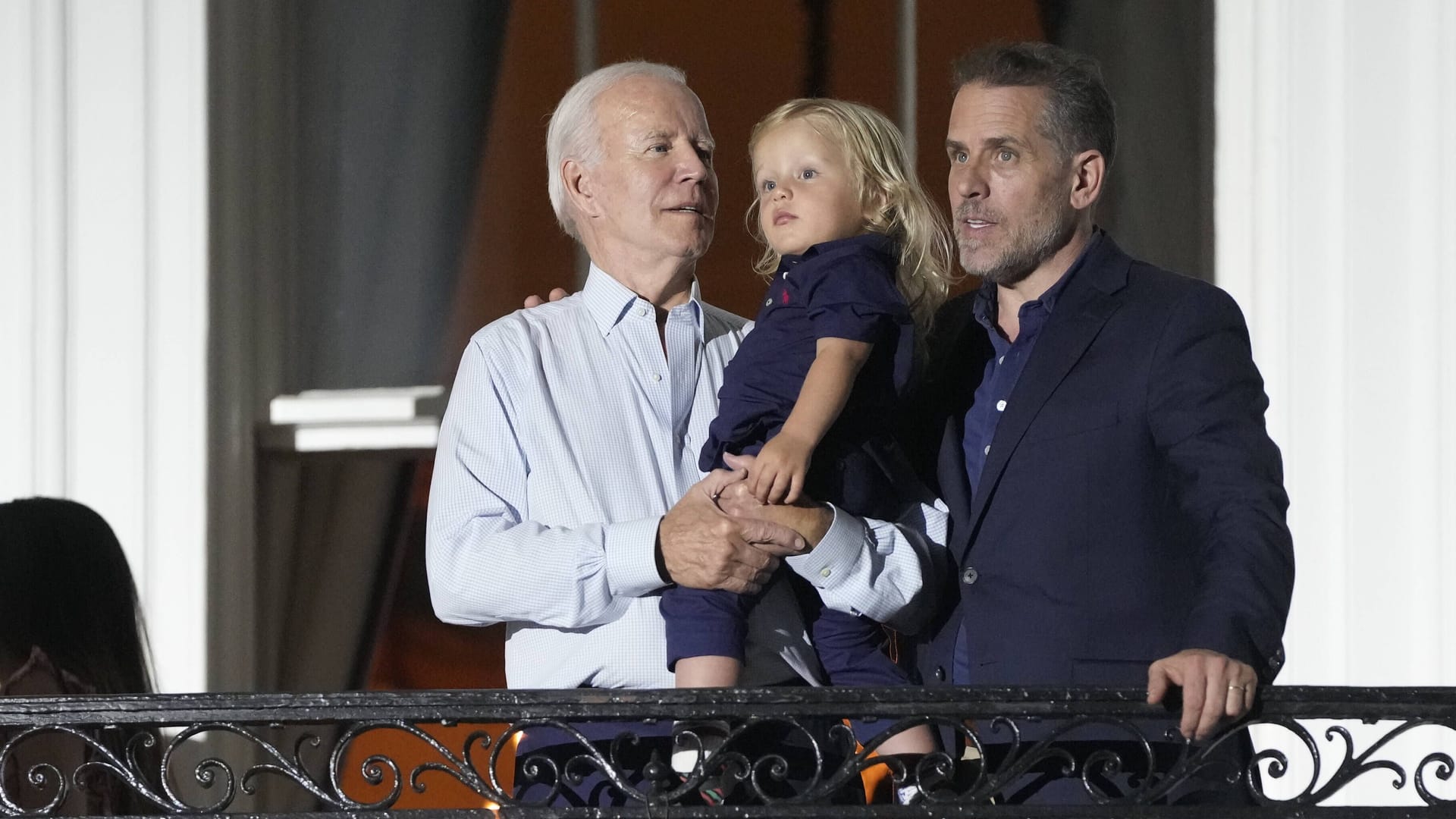 Joe (l), Hunter (r) und Beau Biden (m): Hunter Biden macht den Republikanern schwere Vorwürfe.