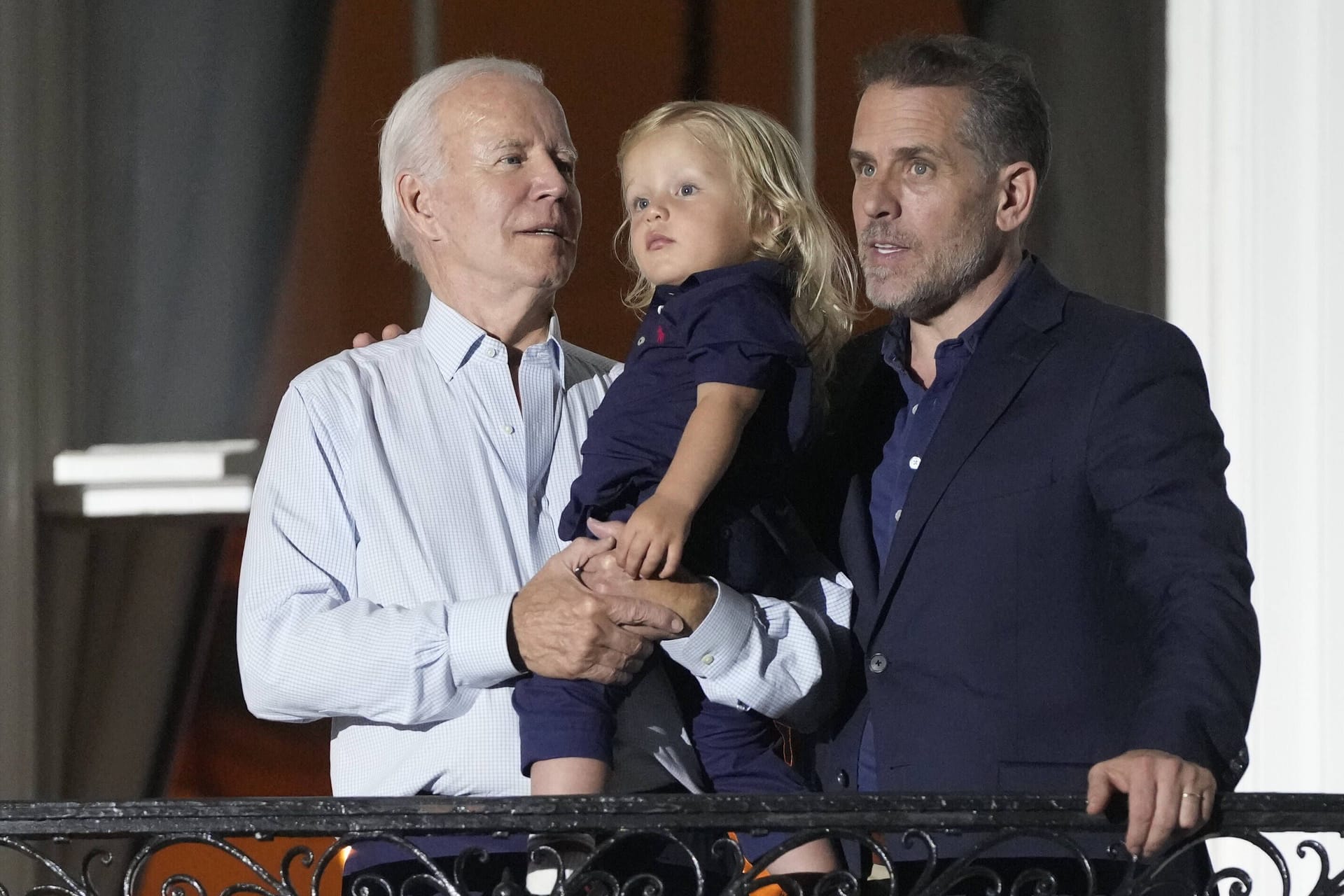 Joe (l), Hunter (r) und Beau Biden (m): Hunter Biden macht den Republikanern schwere Vorwürfe.