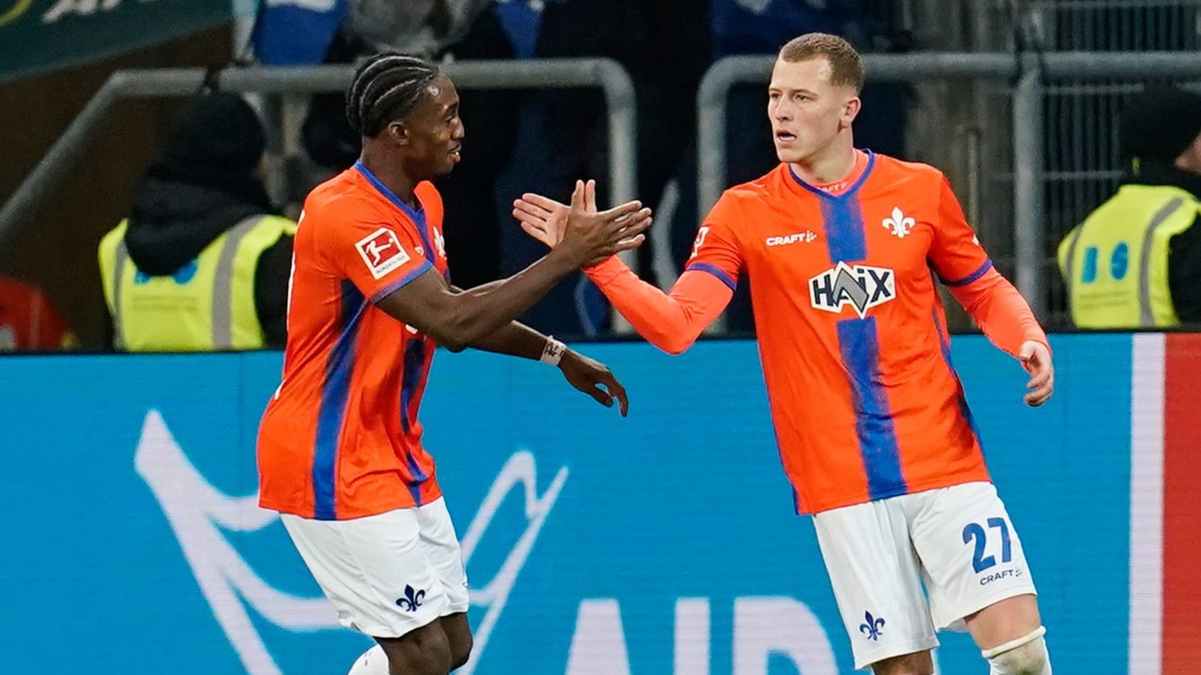 Tim Skarke (r.) jubelt mit Frank Ronstadt: Gegen Hoffenheim erkämpfte sich Darmstadt einen Punkt.